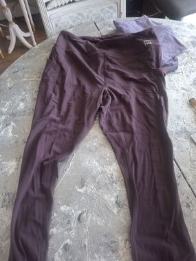 Duluth Trading Co Women's Plum Leggings